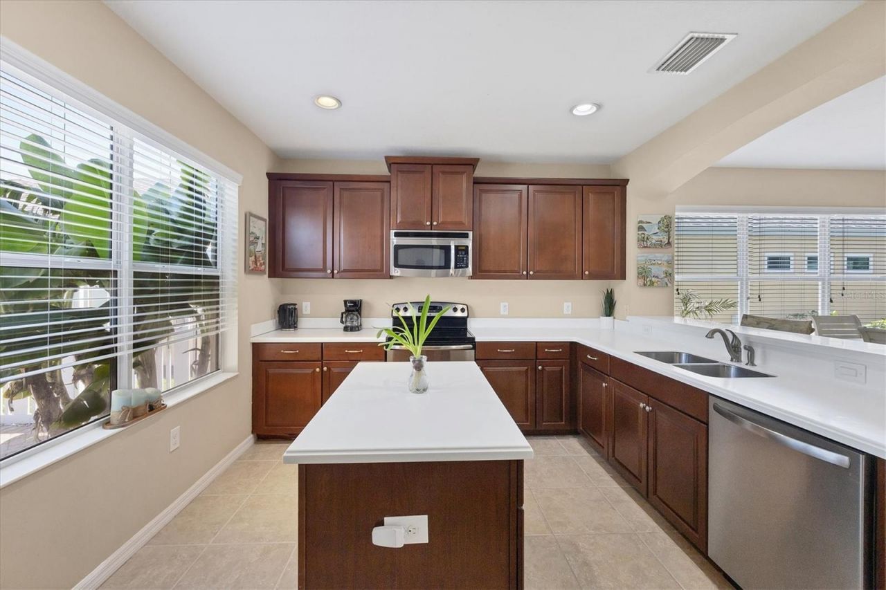 4811 Woodbrook Drive, Sarasota, FL 34243 Photo