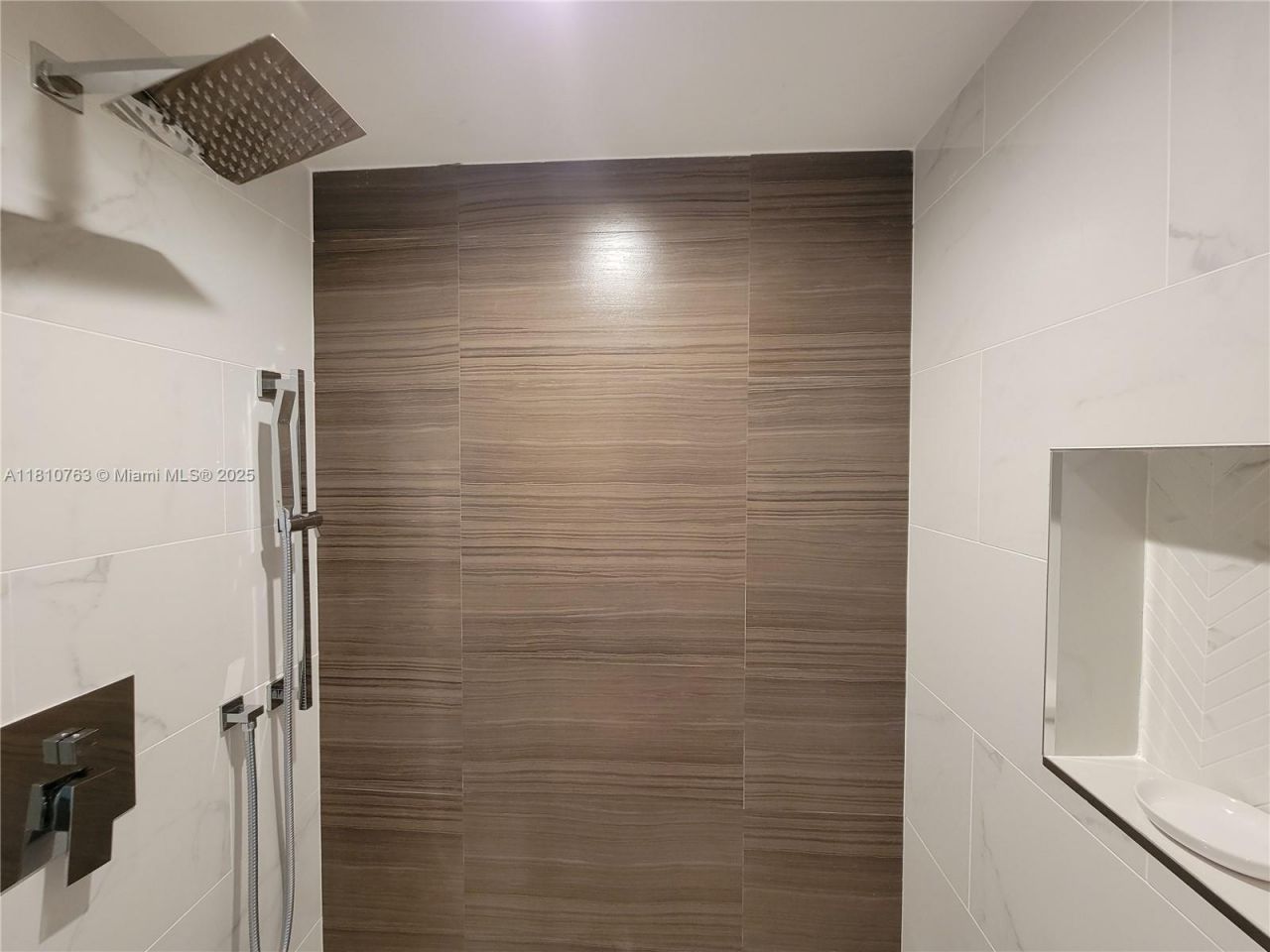 1830 S Ocean Dr, Unit 2312, Hallandale Beach, FL 33009 Photo