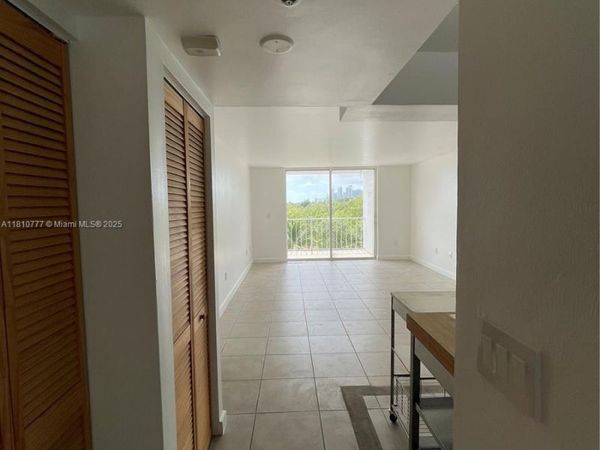700 NE 63rd St, Unit D606, Miami, FL 33138