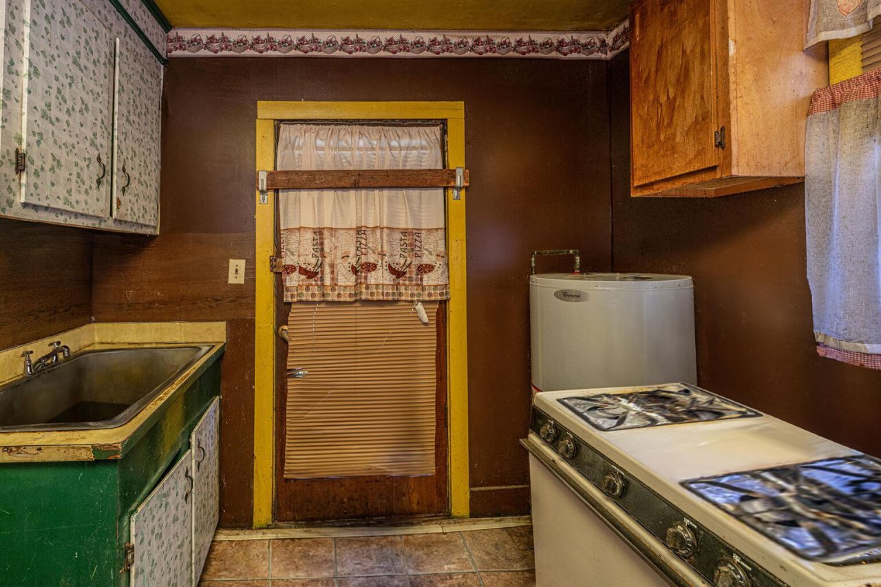 200 Fishburne Street Photo 15