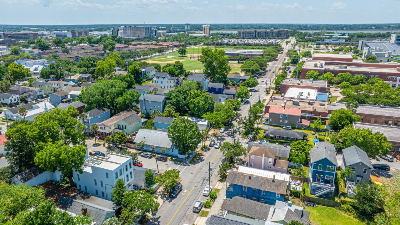 200 Fishburne Street Photo 40