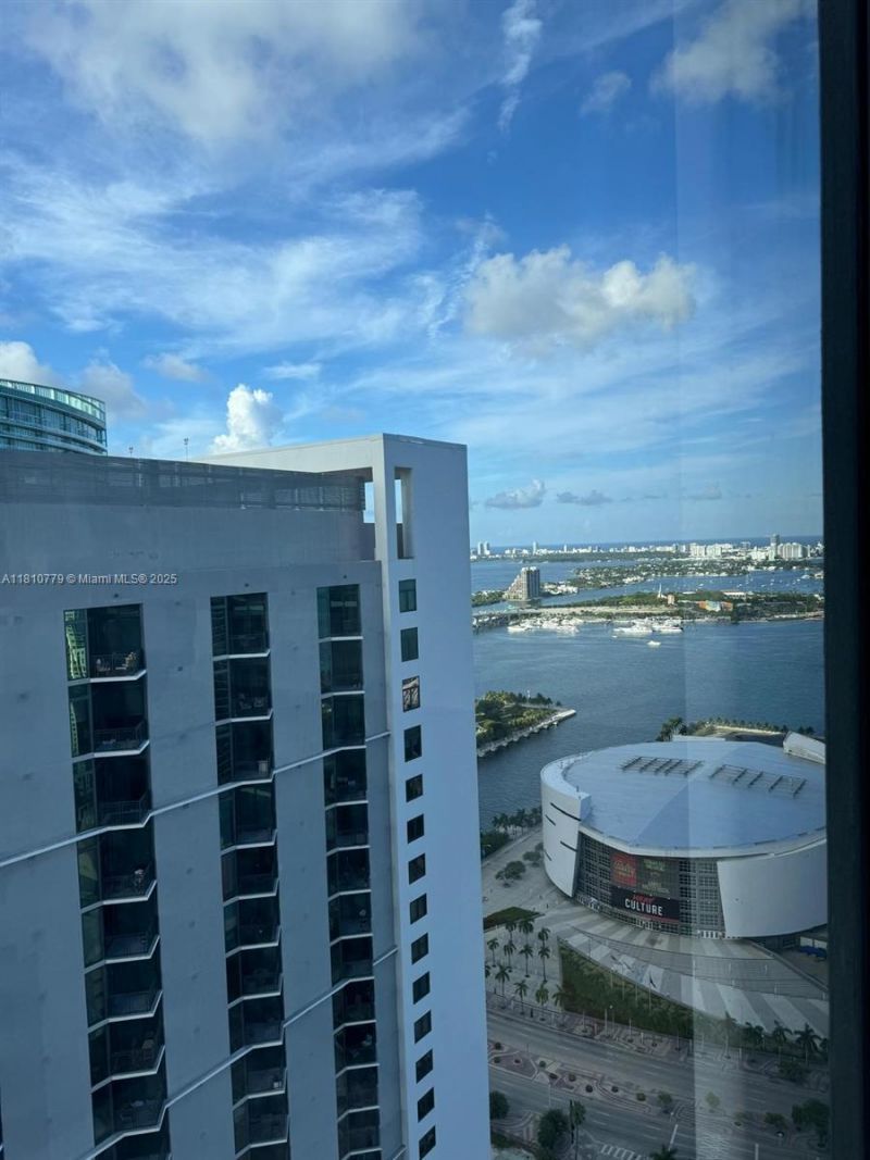 159 NE 6th St, Unit 4215, Miami, FL 33132 Photo