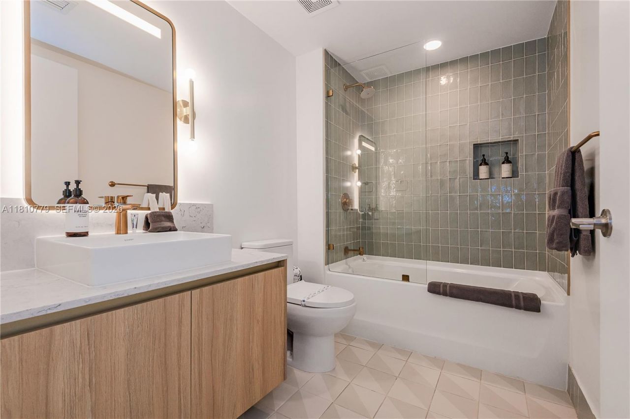 159 NE 6th St, Unit 4215, Miami, FL 33132 Photo