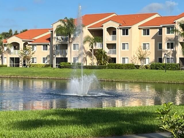 1590 S 42nd Circle, Unit 310, Vero Beach, FL 32967 Photo
