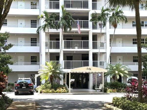 605 Oaks Drive, Unit 503, Pompano Beach, FL 33069
