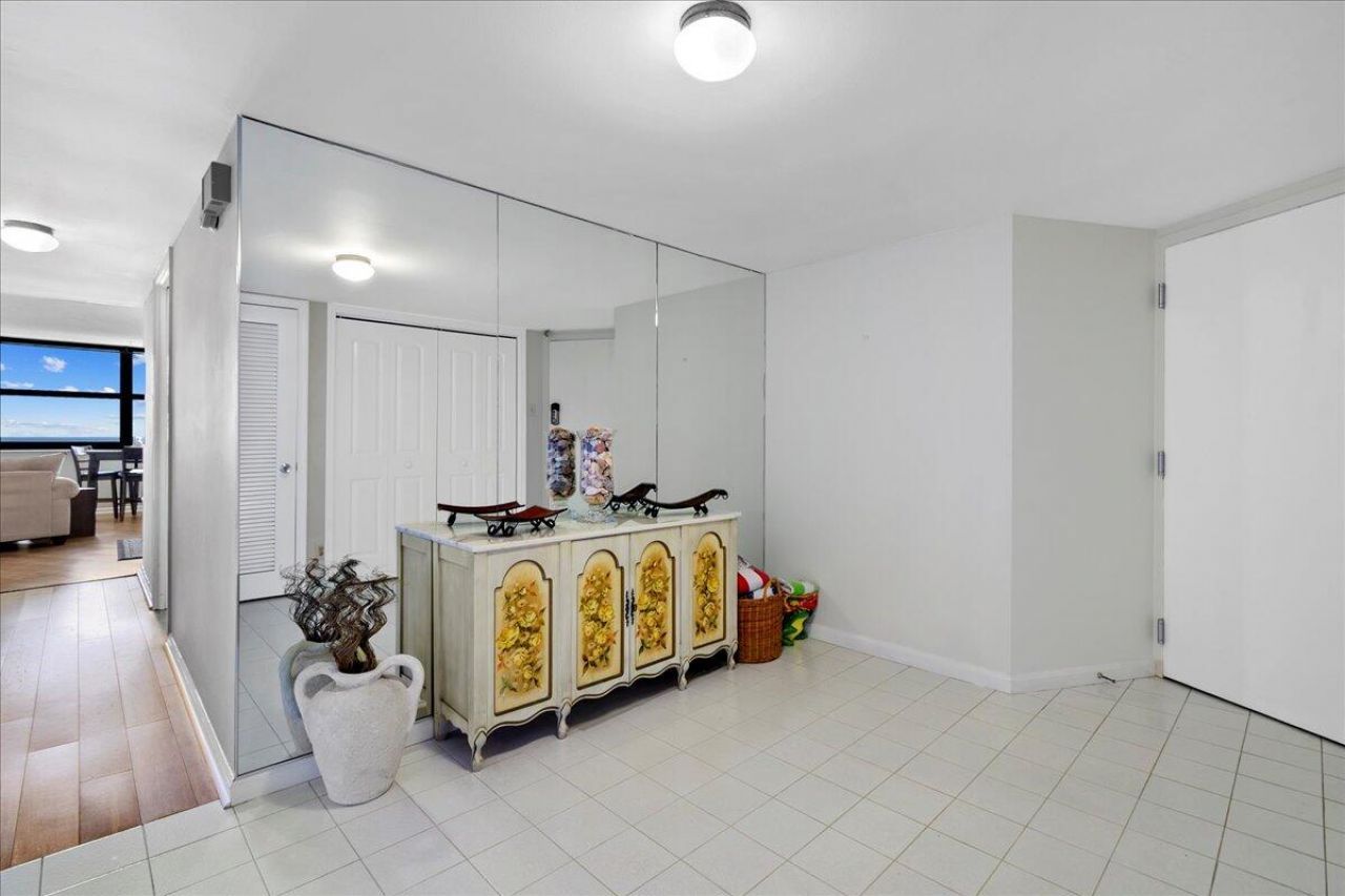 5420 N Ocean Drive, Unit 1001, Singer Island, FL 33404 Photo