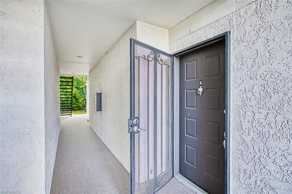 8061 S Woods Cir, Unit 4, Fort Myers, FL 33919 Photo