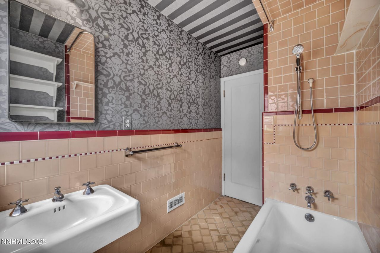 590 St Lawrence Avenue, Reno, NV 89509 Photo