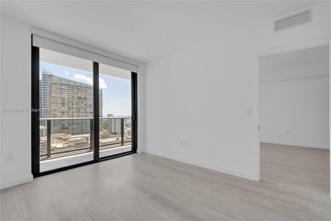 45 SW 9th St, Unit 2105, Miami, FL 33130 Photo