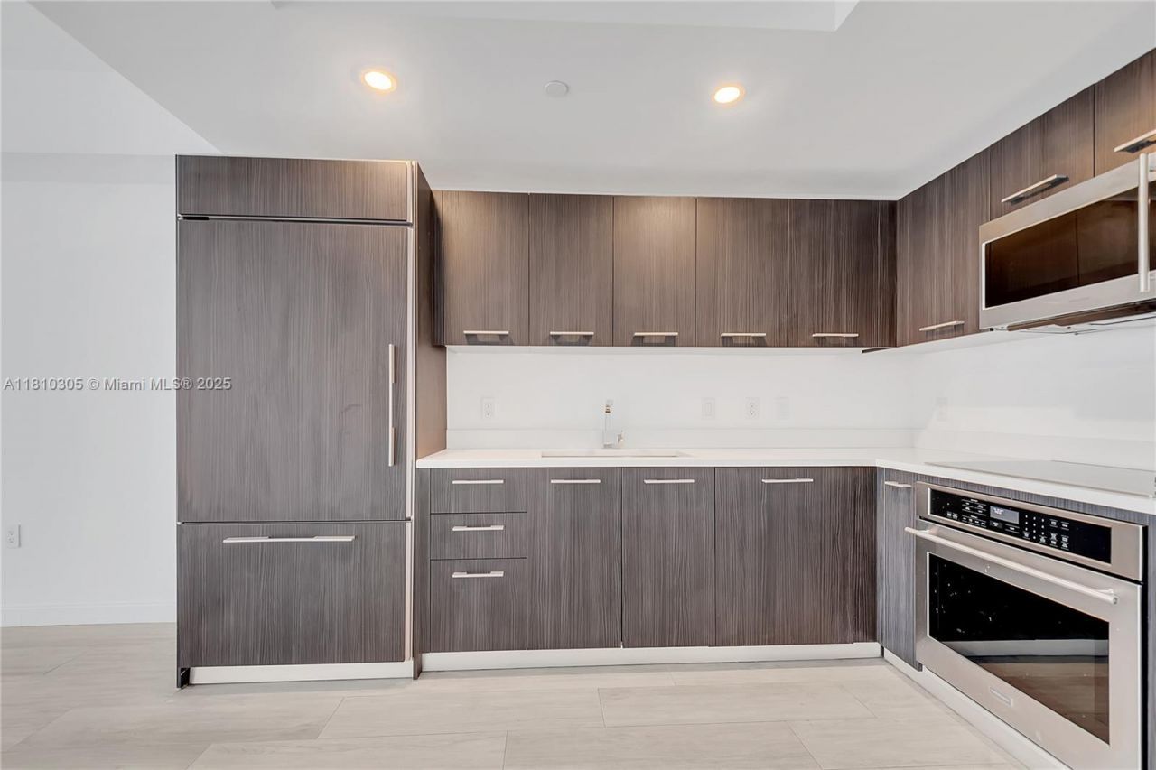 45 SW 9th St, Unit 2105, Miami, FL 33130 Photo