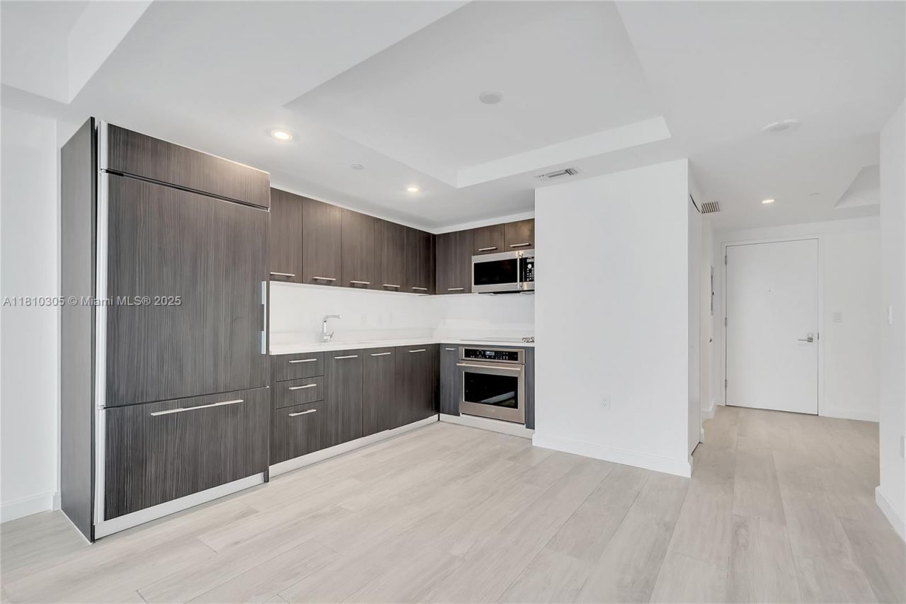 45 SW 9th St, Unit 2105, Miami, FL 33130 Photo