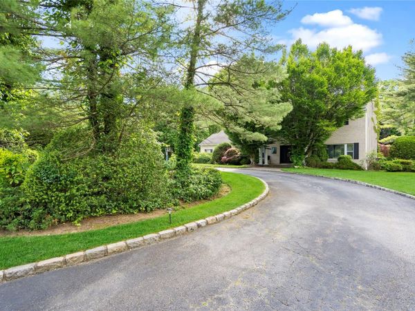 2 Harbor Court W, Roslyn Harbor, NY 11576