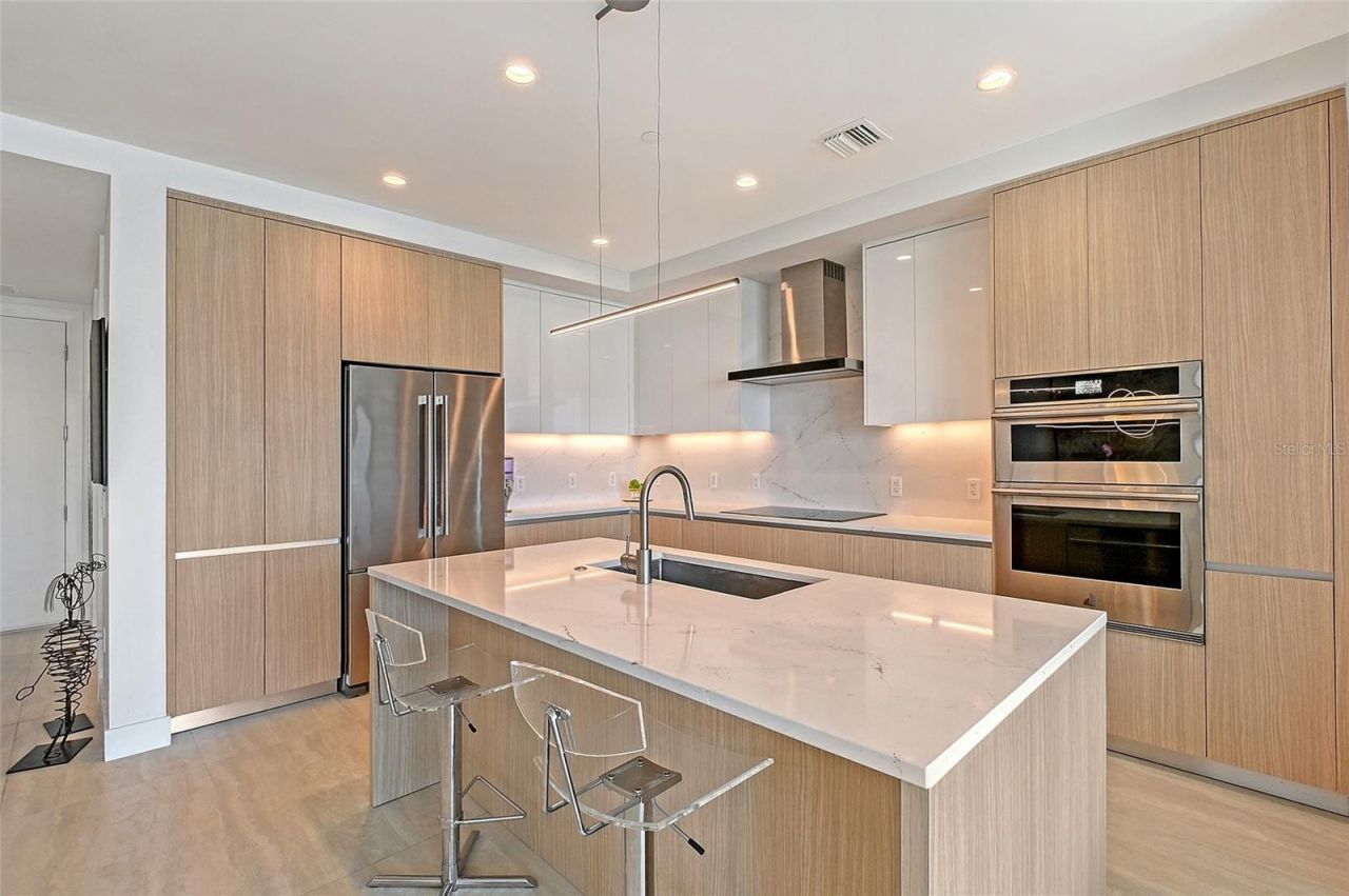 301 Quay Commons, Unit 1208, Sarasota, FL 34236 Photo