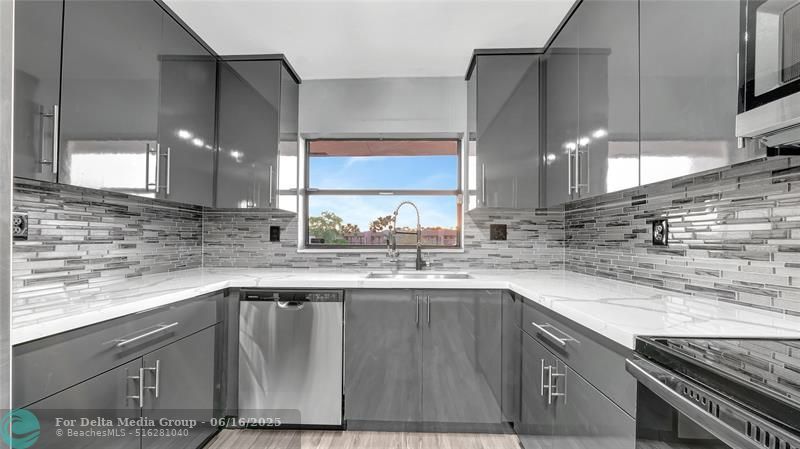 10433 Sunrise Lakes Boulevard, Unit 409, Sunrise, FL 33322 Photo