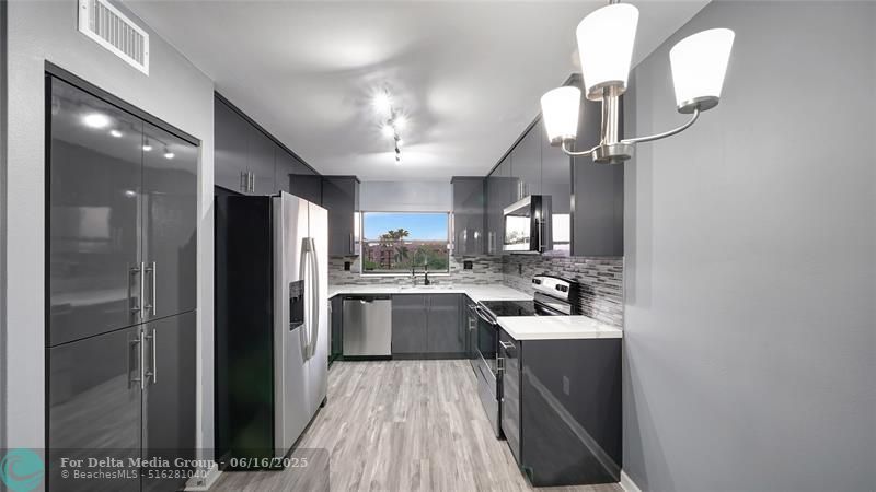 10433 Sunrise Lakes Boulevard, Unit 409, Sunrise, FL 33322 Photo