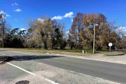 4451 Oleander Dr. photo 4