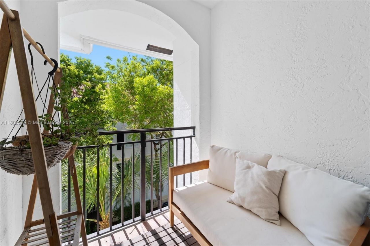 3245 NE 184th St, Unit 13402, Aventura, FL 33160 Photo