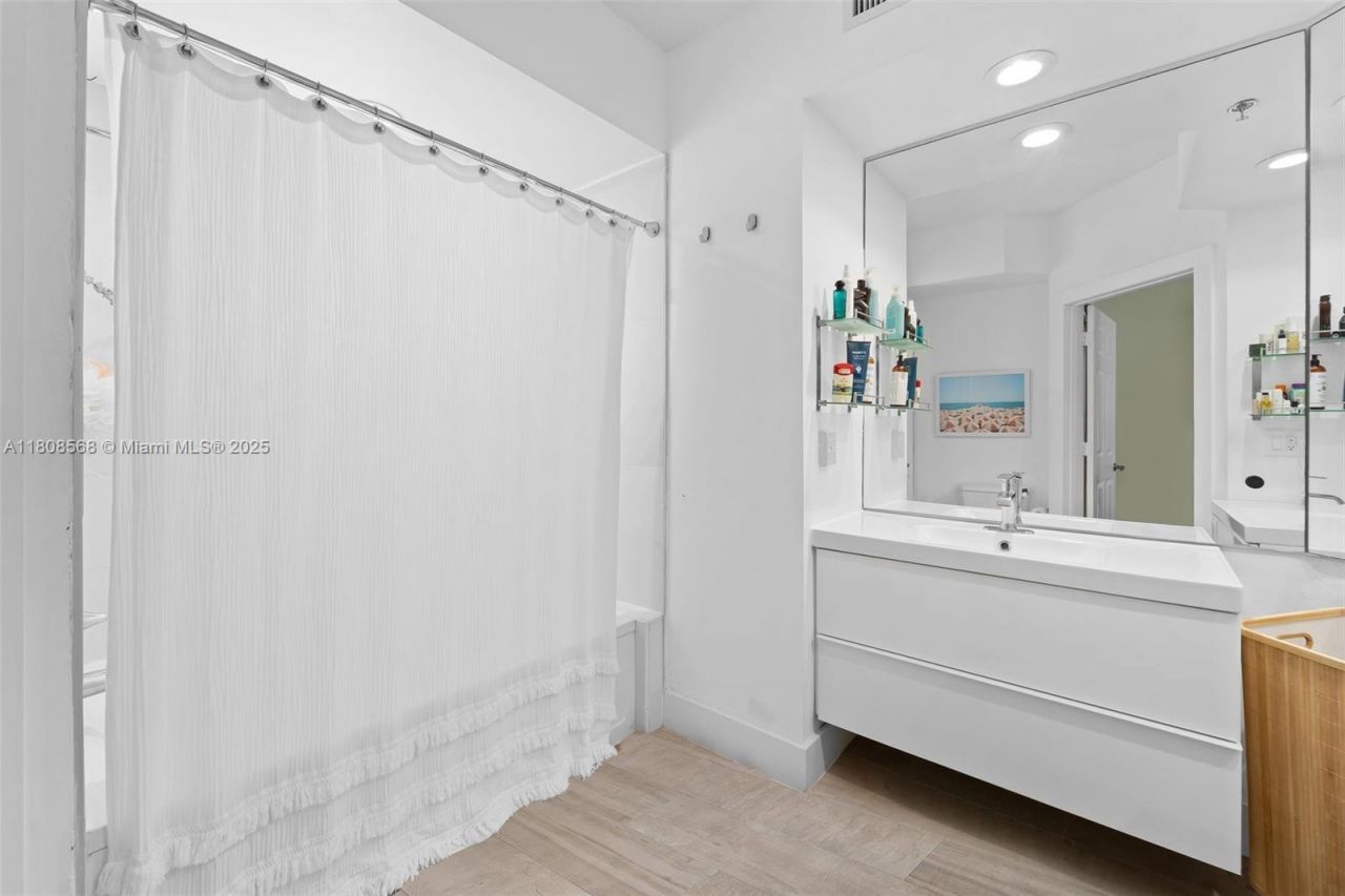 3245 NE 184th St, Unit 13402, Aventura, FL 33160 Photo