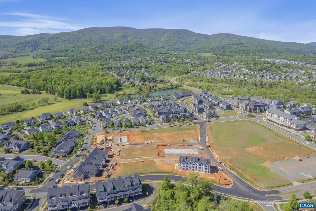 2030 Larkin Ln, Crozet, VA 22932 Main Photo