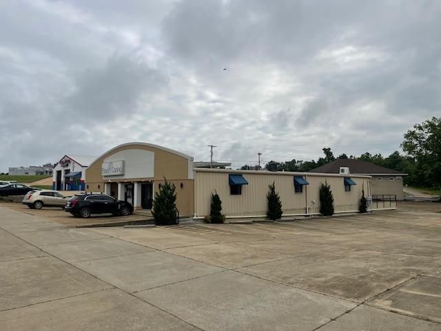 2016 N Westwood Boulevard, Poplar Bluff, MO 63901 Main Photo