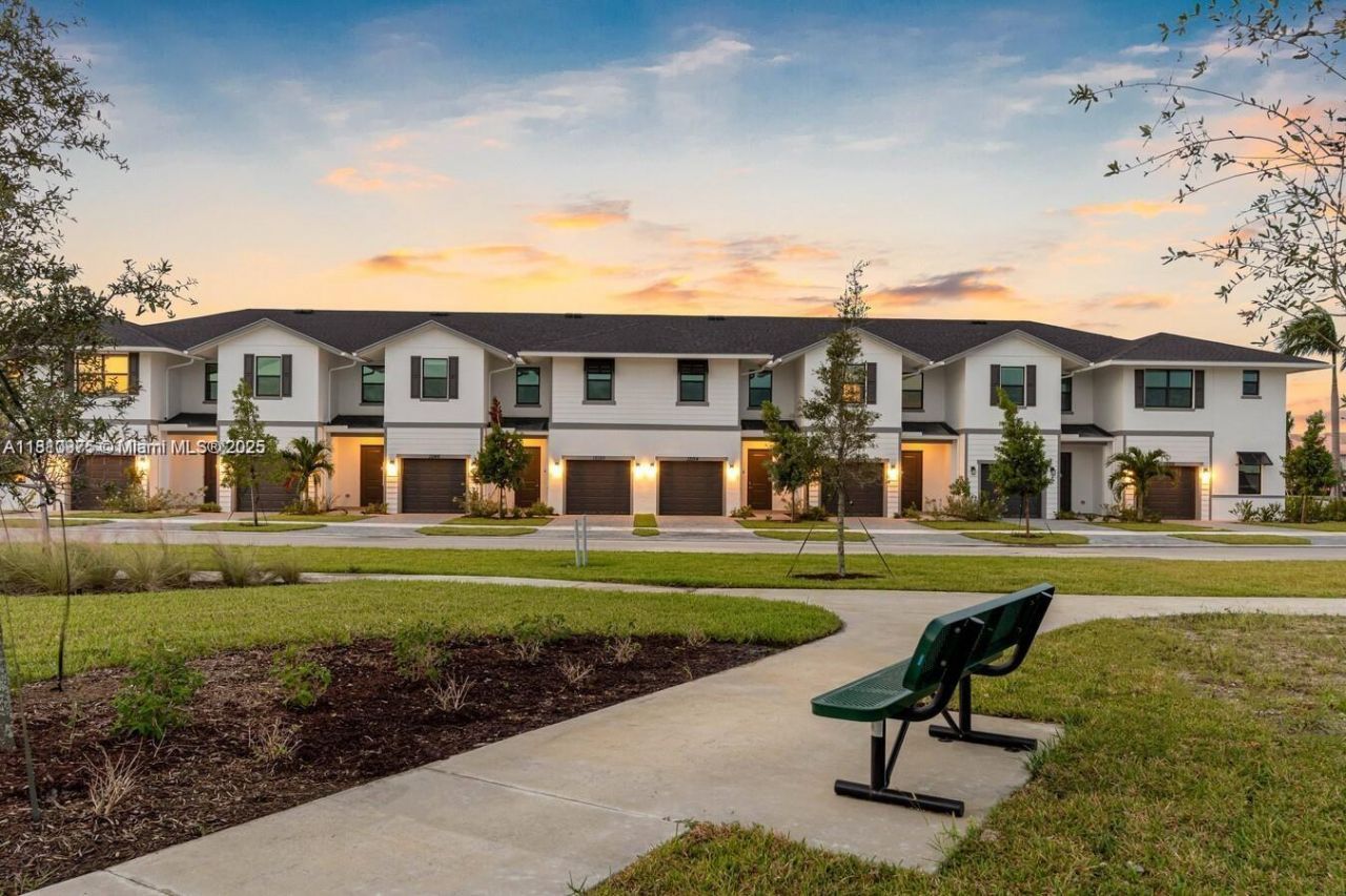 13138 Valletta Way, Unit 02-015, Port Saint Lucie, FL 34987 Photo