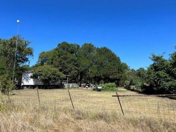 250 Rolling Oaks DR, Driftwood, TX 78619