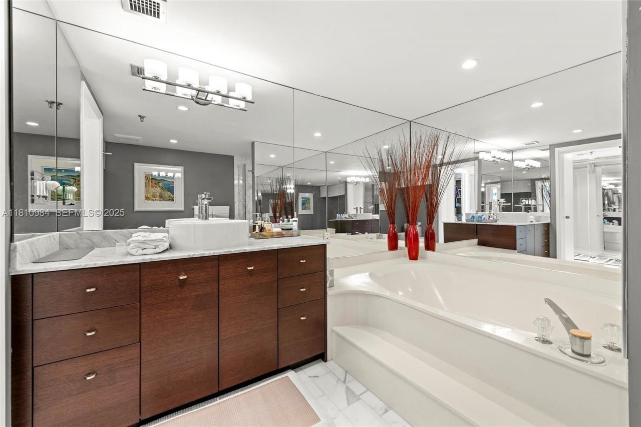 9 Island Ave, Unit 505, Miami Beach, FL 33139 Photo