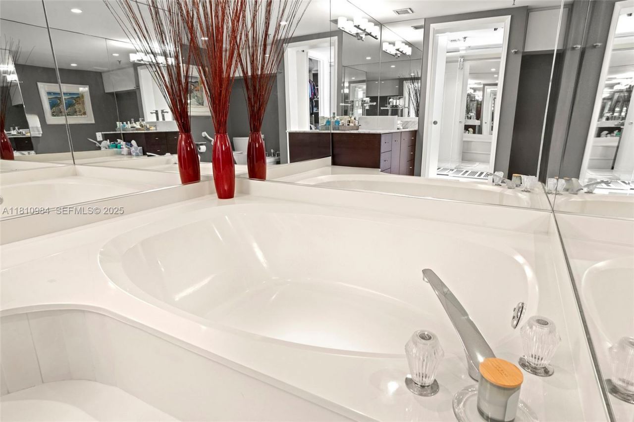 9 Island Ave, Unit 505, Miami Beach, FL 33139 Photo