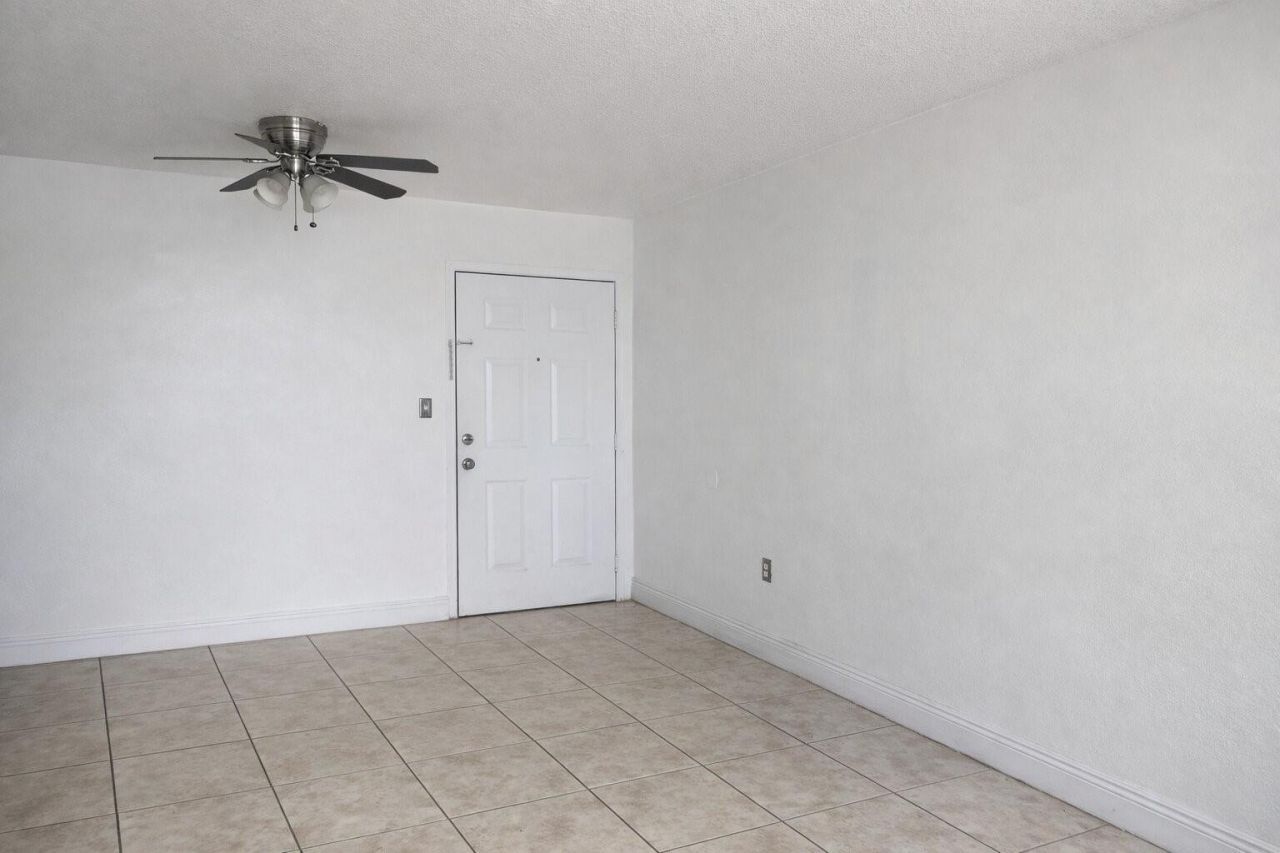 8185 NW 7th Street, Unit 214, Miami, FL 33126 Photo