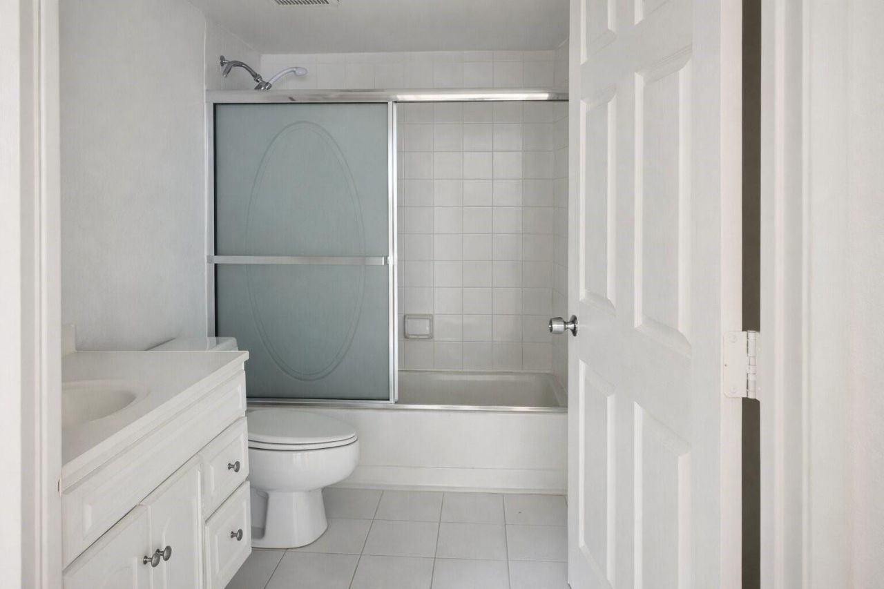 8185 NW 7th Street, Unit 214, Miami, FL 33126 Photo