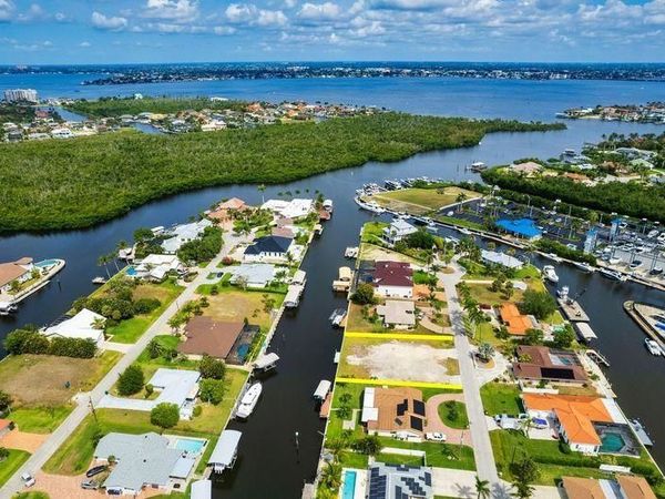122 Placid Dr, Fort Myers, FL 33919