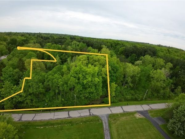 Clarkwood Drive, Chardon, OH 44024