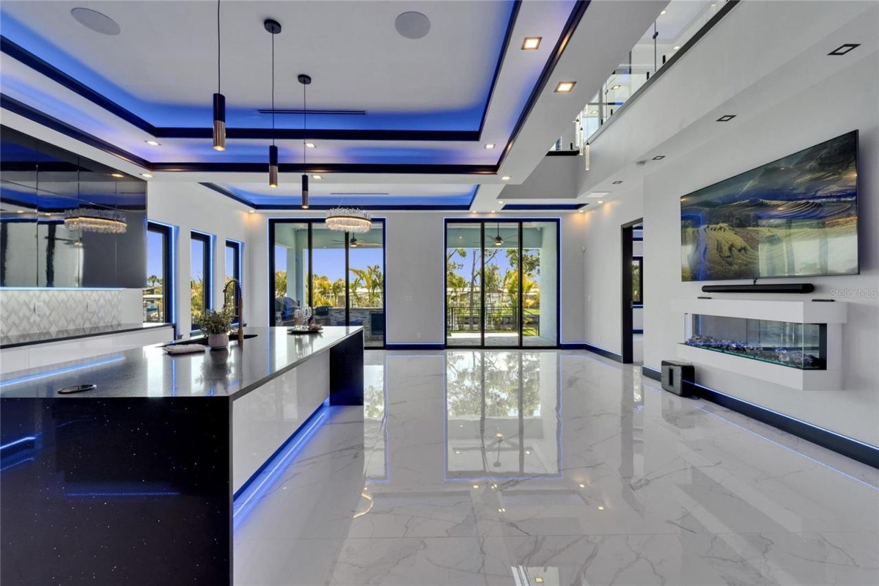 6530 Simone Shores Circle, Apollo Beach, FL 33572 Photo