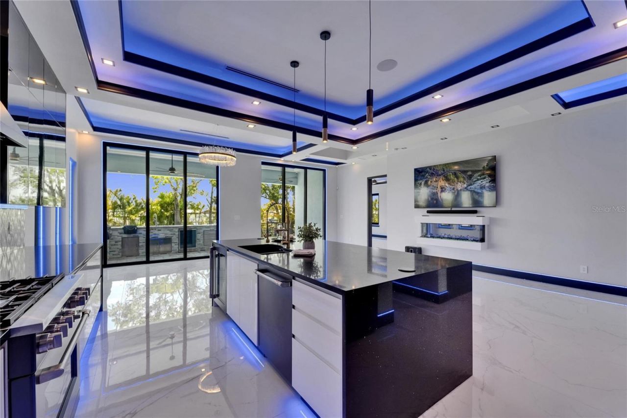 6530 Simone Shores Circle, Apollo Beach, FL 33572 Photo