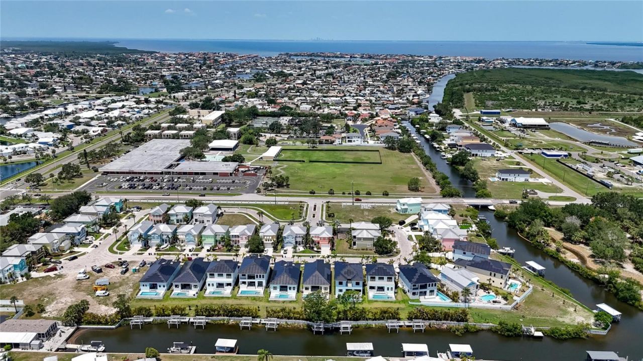 6530 Simone Shores Circle, Apollo Beach, FL 33572 Photo