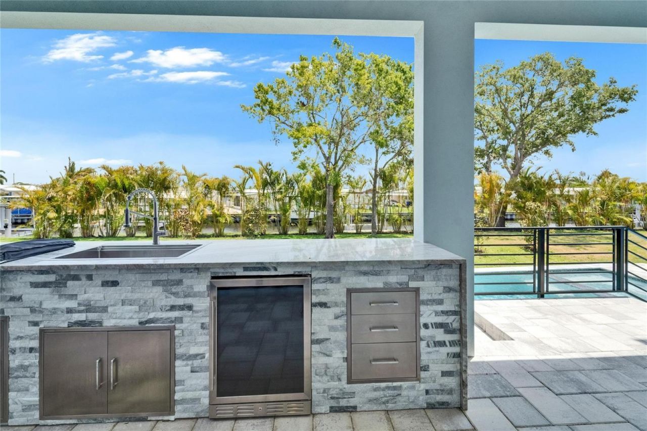 6530 Simone Shores Circle, Apollo Beach, FL 33572 Photo