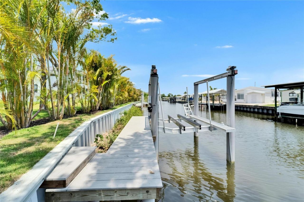 6530 Simone Shores Circle, Apollo Beach, FL 33572 Photo