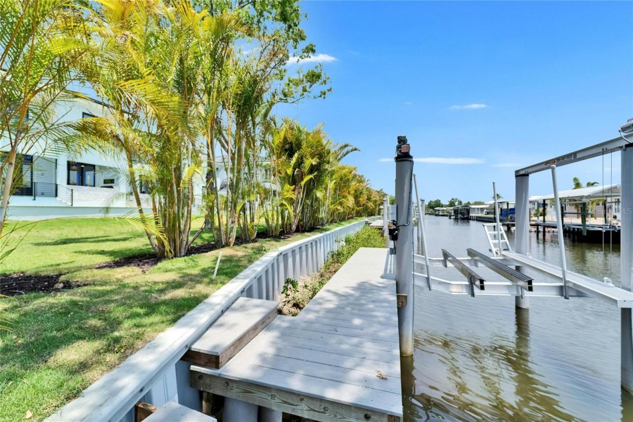 6530 Simone Shores Circle, Apollo Beach, FL 33572 Photo
