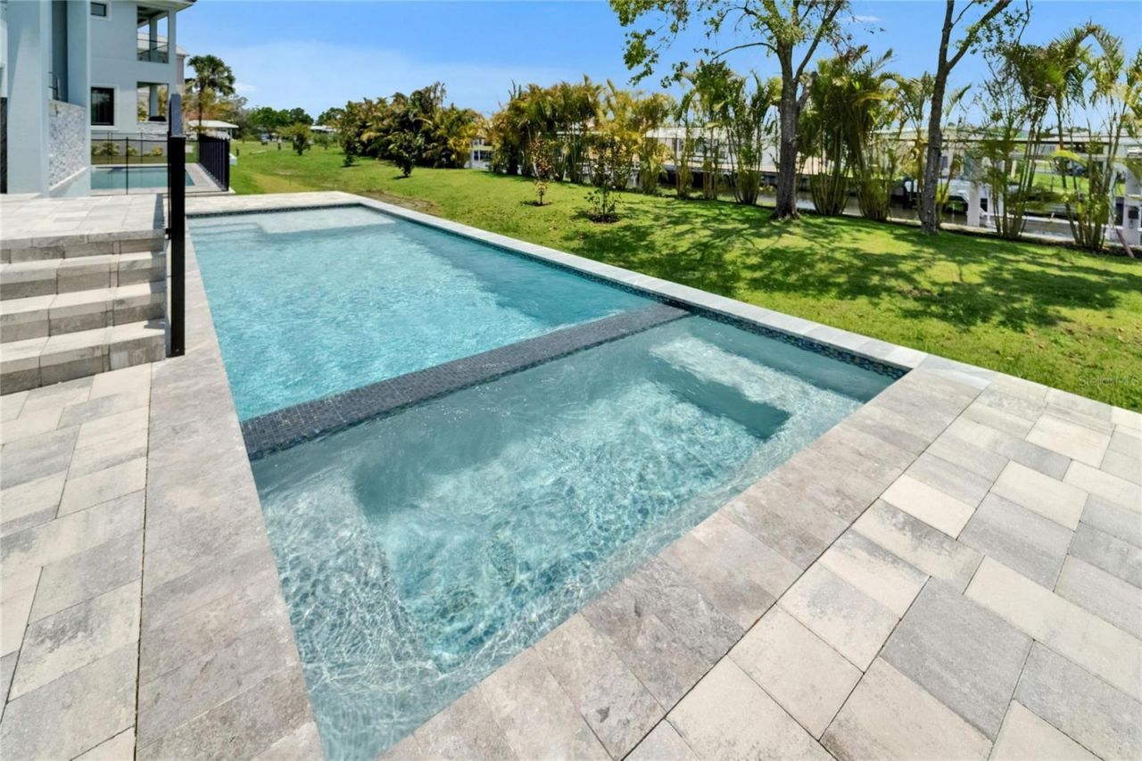 6530 Simone Shores Circle, Apollo Beach, FL 33572 Photo