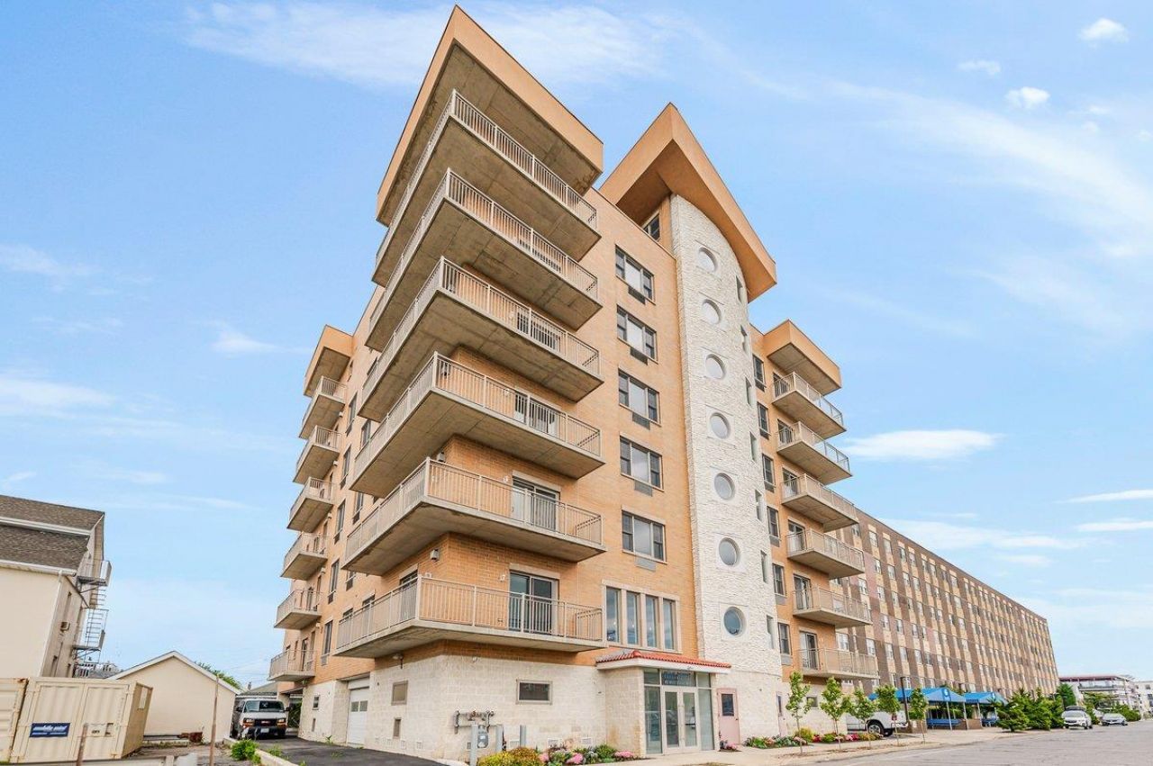 661 W Broadway, Unit 203, Long Beach, NY 11561 Main Photo