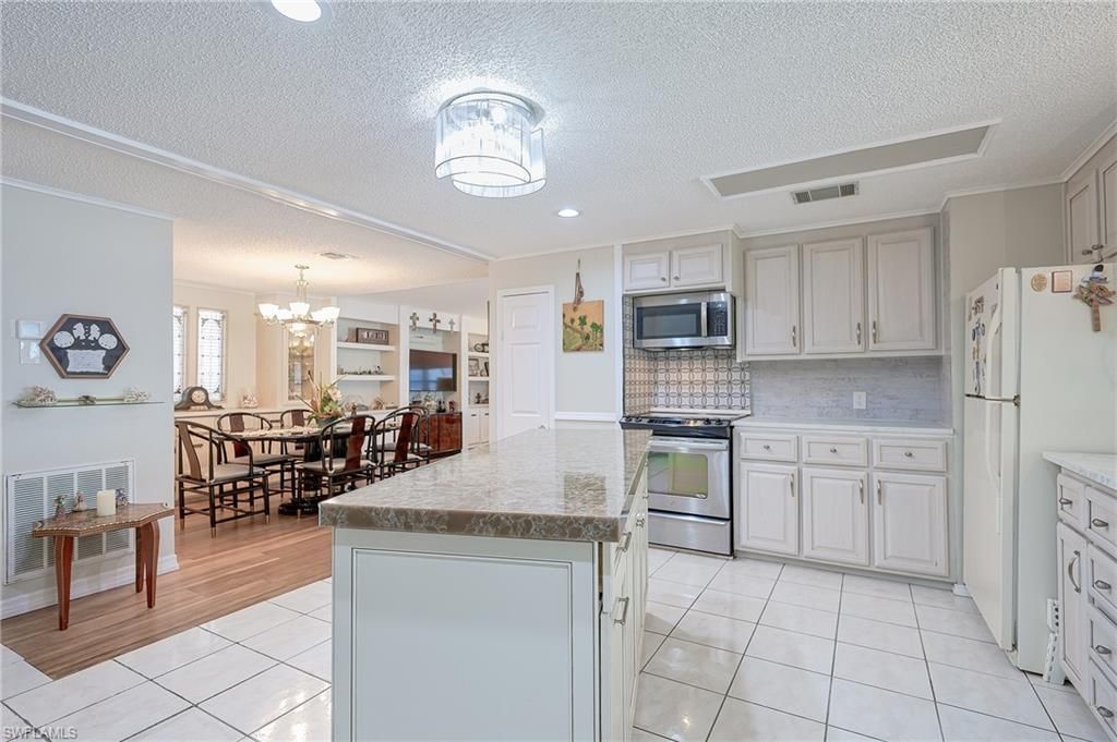149 Kim Dr, Unit 149, Naples, FL 34104 Photo