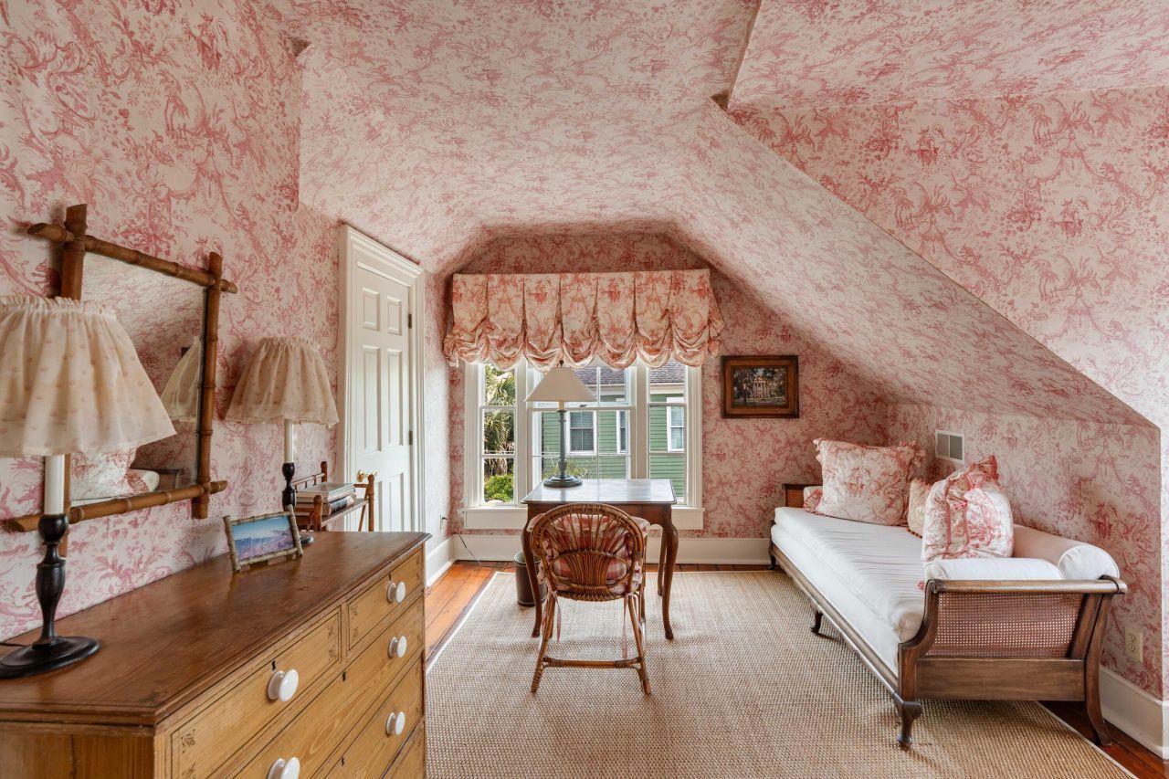 16 Trumbo Street Photo 33