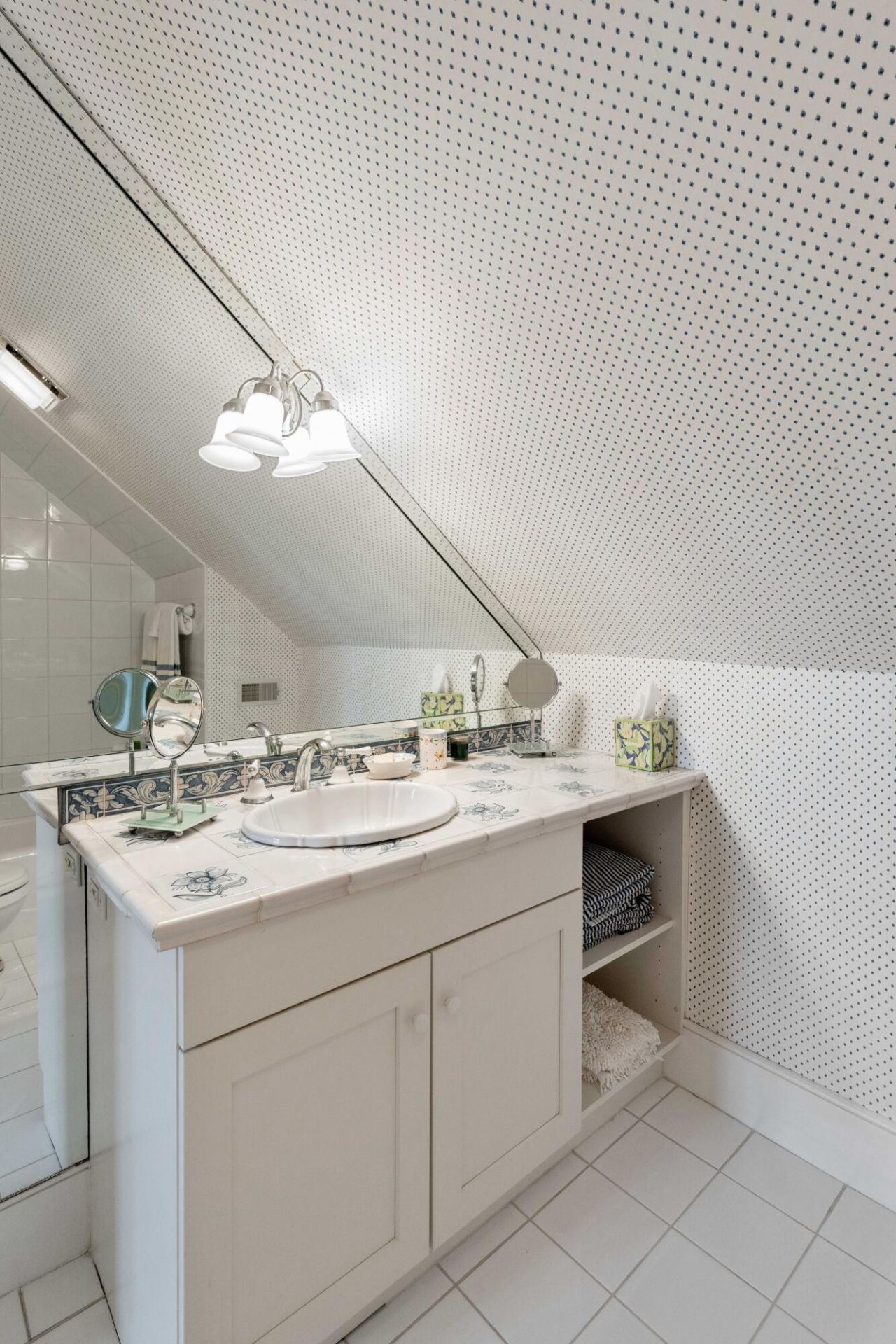 16 Trumbo Street Photo 35