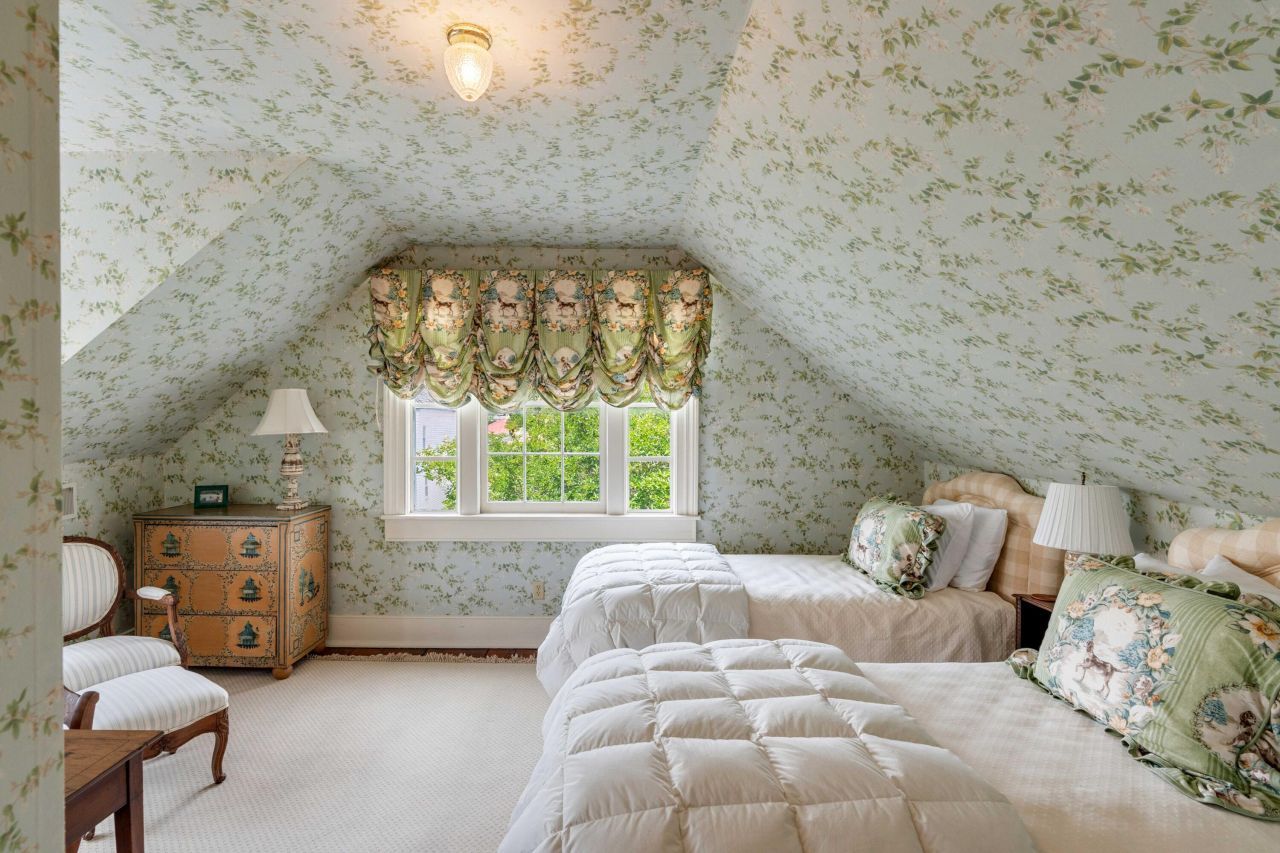 16 Trumbo Street Photo 36