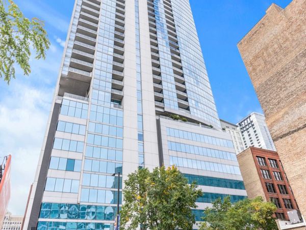 303 W Ohio Street, Chicago, IL 60654