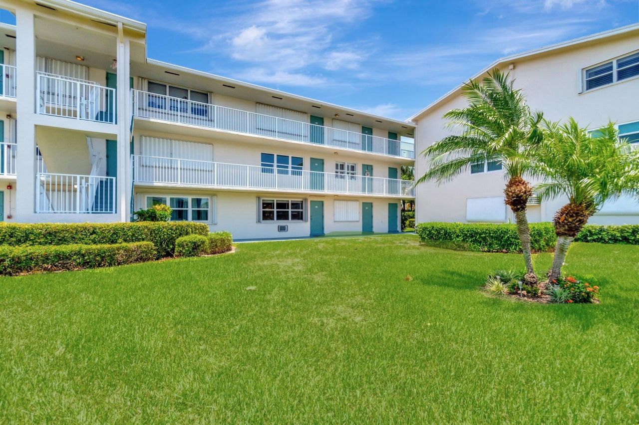 210 Horizons E, Unit 103, Boynton Beach, FL 33435 Photo