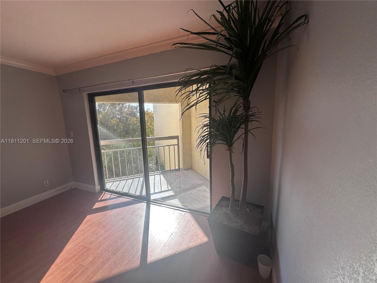 8290 Lake Dr, Unit 502, Doral, FL 33166 Photo