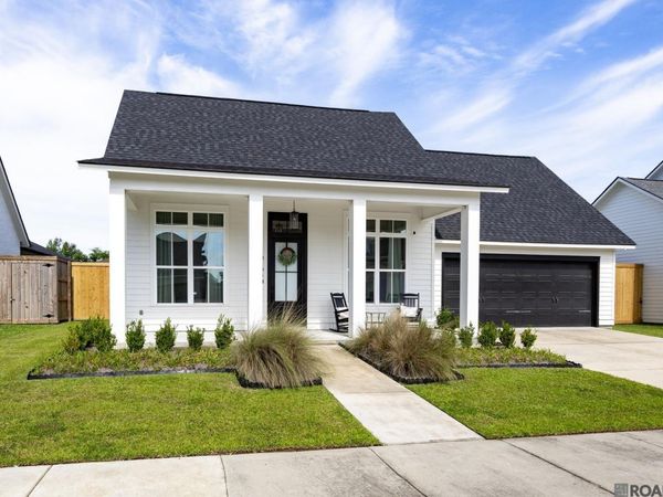 10104 Clarks Ferry, Baton Rouge, LA 70817