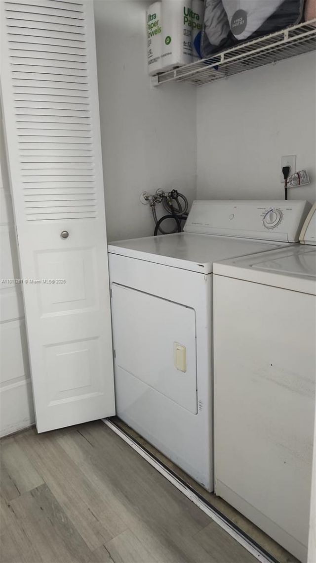 8290 Lake Dr, Unit 527, Doral, FL 33166 Photo