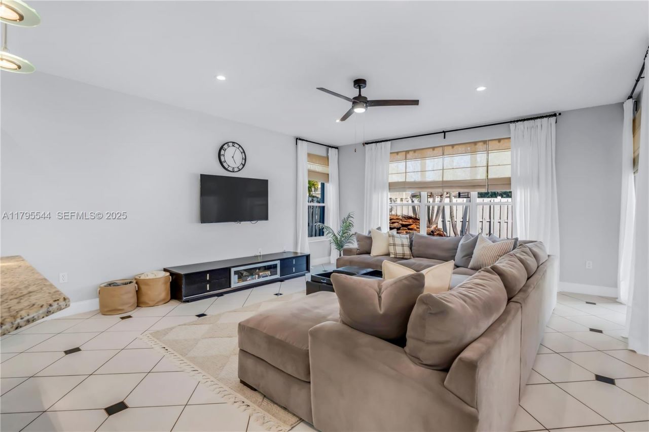 15862 SW 24th St, Miramar, FL 33027 Photo